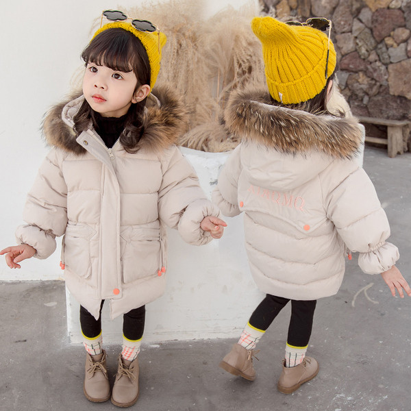 Παιδικό χειμωνιάτικο μπουφάν για κορίτσια σε λευκό και ροζ χρώμα με κουκούλα και κεντήματα