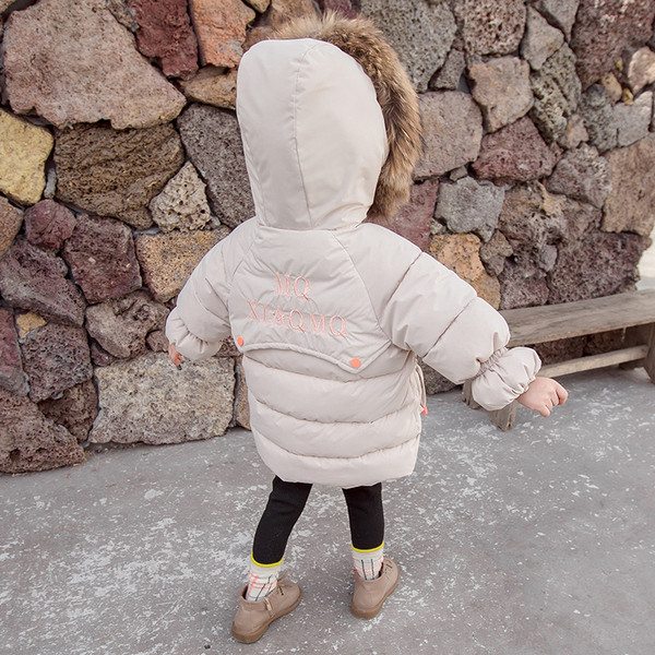 Παιδικό χειμωνιάτικο μπουφάν για κορίτσια σε λευκό και ροζ χρώμα με κουκούλα και κεντήματα