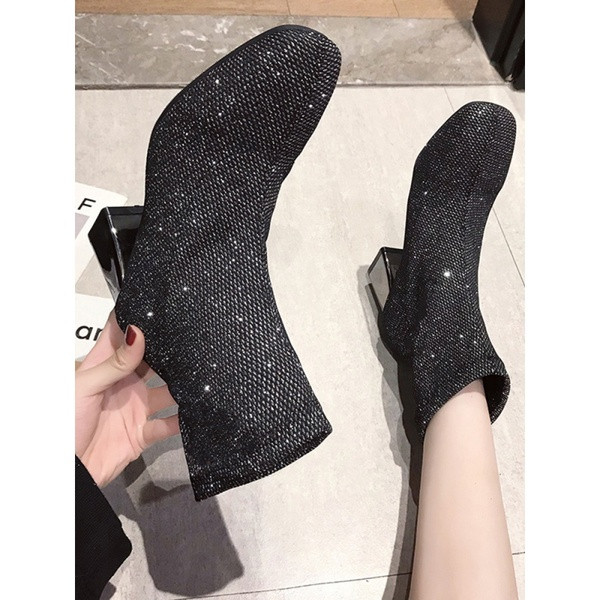 Elegáns női zokni textil típusú zokniból négyzet alakú 7 cm-es sarokkal, fekete színben, fényes hatással