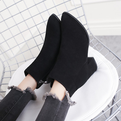 Női velúr csizma vastag sarkú - hegyes modell fekete színben