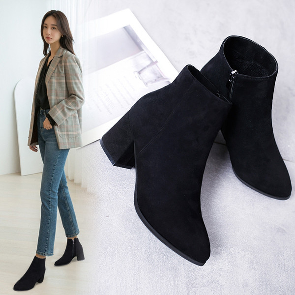 Női velúr csizma vastag sarkú - hegyes modell fekete színben