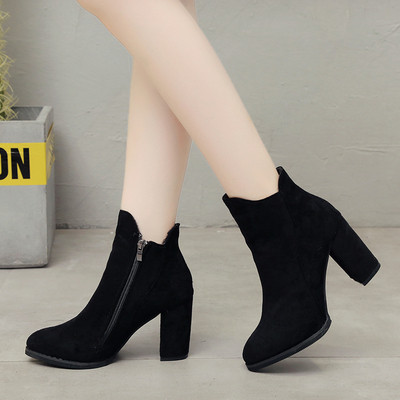 Női alkalmi csizma öko velúrból, cipzárral és 8 cm-es sarokkal bézs és fekete színben