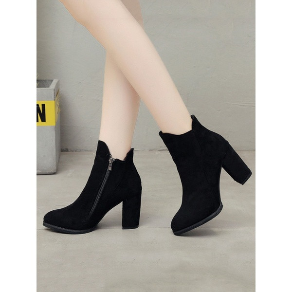 Női alkalmi csizma öko velúrból, cipzárral és 8 cm-es sarokkal bézs és fekete színben