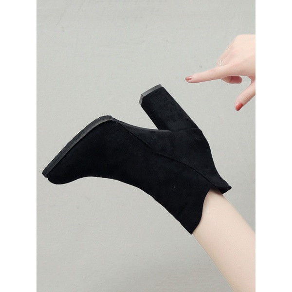 Női alkalmi csizma öko velúrból, cipzárral és 8 cm-es sarokkal bézs és fekete színben