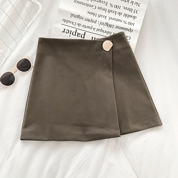 Fusta de dama actuala in trei culori cu nasture si talie inalta