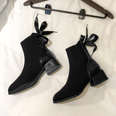 Casual γυναικείες μπότες  με κορδέλα και  χοντρό τακούνι σε μαύρο χρώμα
