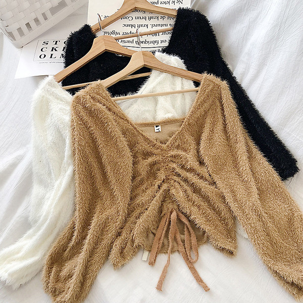 Γυναικείο πουλόβερ σε μαύρο, λευκό και μπεζ  χρώμα με κορδόνια και V-neck