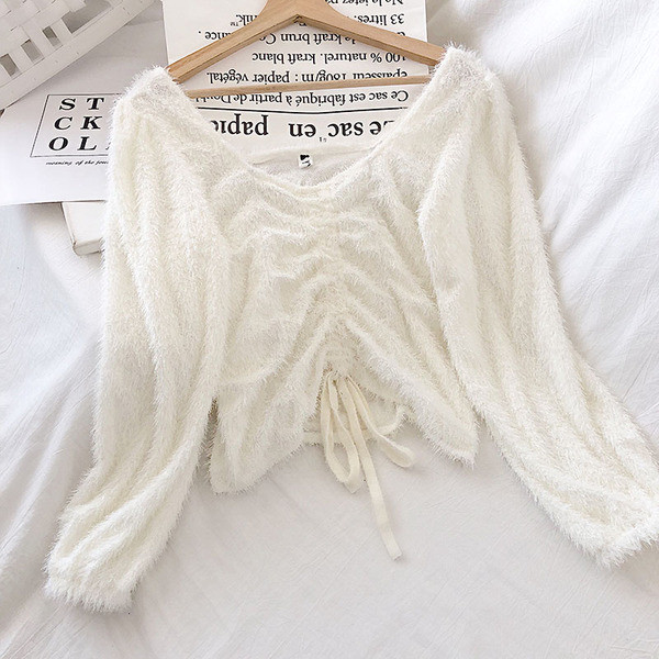 Γυναικείο πουλόβερ σε μαύρο, λευκό και μπεζ  χρώμα με κορδόνια και V-neck