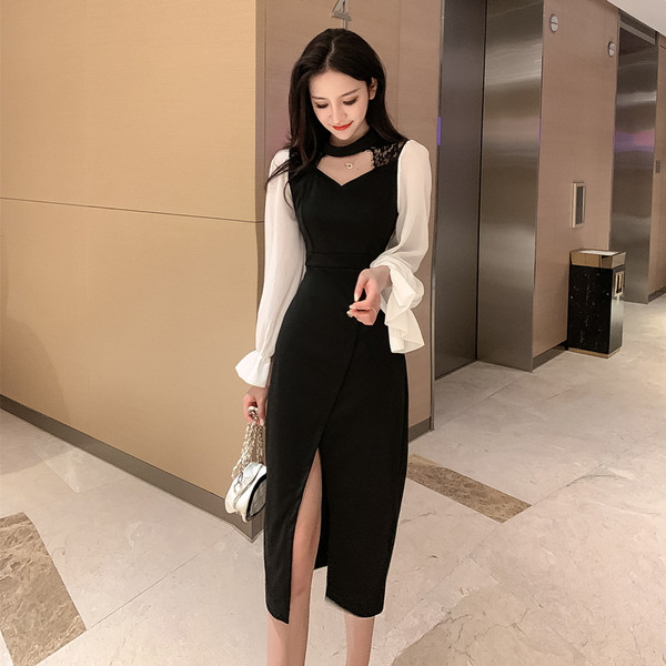 Női ruha spitz nyakkivágással, hasítékos és lótusz ujjú fekete színben