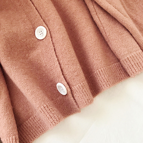 Női kardigán négy színben kerek nyakkivágással és zsebbel