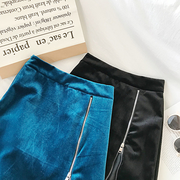 Fusta de dama moderna din catifea in negru si albastru cu fermoar si talie inalta