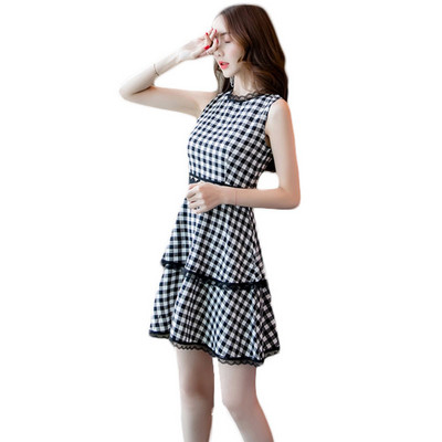 Rochie dama in carouri cu decolteu rotund - model decupat