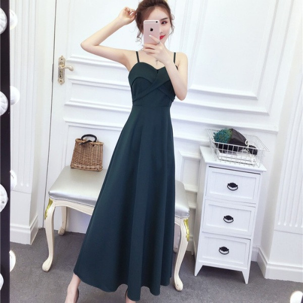 Kivágott modell női ruha vékony pántokkal piros, zöld és fekete színben