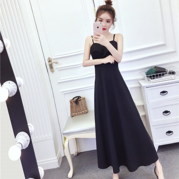 Kivágott modell női ruha vékony pántokkal piros, zöld és fekete színben