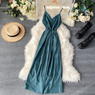 Női hosszú jumpsuit vékony pántokkal és V-nyakkal