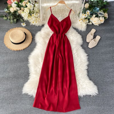 Női hosszú jumpsuit vékony pántokkal és V-nyakkal