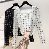 Női blúz négyzet alakú nyakkivágással, fehér és fekete színben