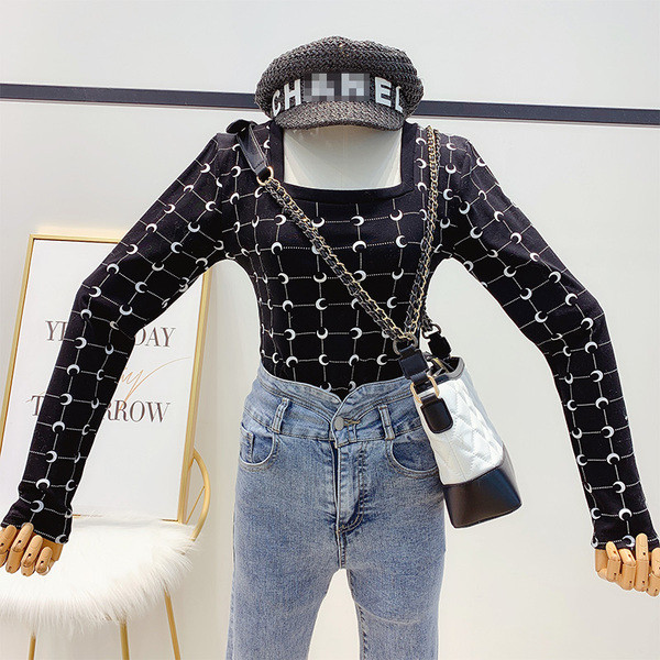 Női blúz négyzet alakú nyakkivágással, fehér és fekete színben