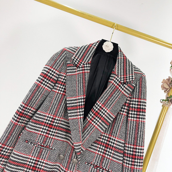 Geaca lunga in carouri cu decolteu adanc si nasturi - model drept