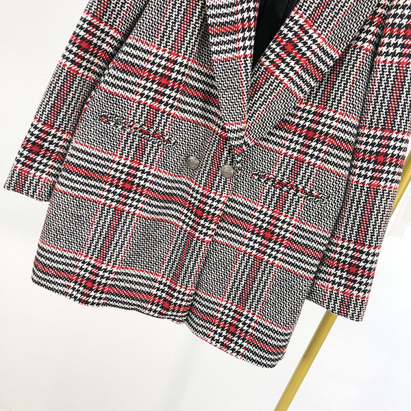 Geaca lunga in carouri cu decolteu adanc si nasturi - model drept