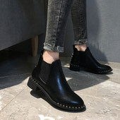 Női őszi-téli csizma ökobőr hegyes modellből fekete színben