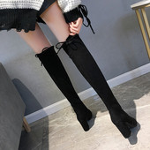 Γυναικείες μοντέρνες μπότες με χοντρό τακούνι από οικολογικό σουέτ σε μαύρο χρώμα