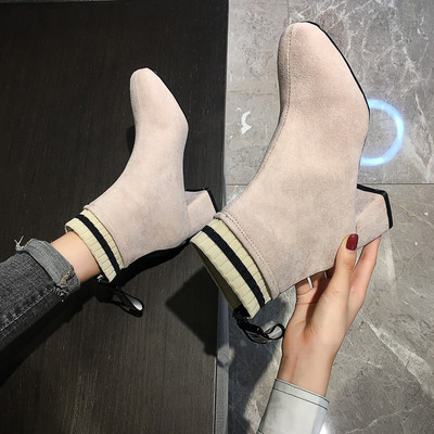 Cizme moderne de dama cu toc gros potrivite pentru iarna in negru si bej