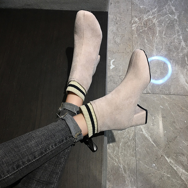 Cizme moderne de dama cu toc gros potrivite pentru iarna in negru si bej