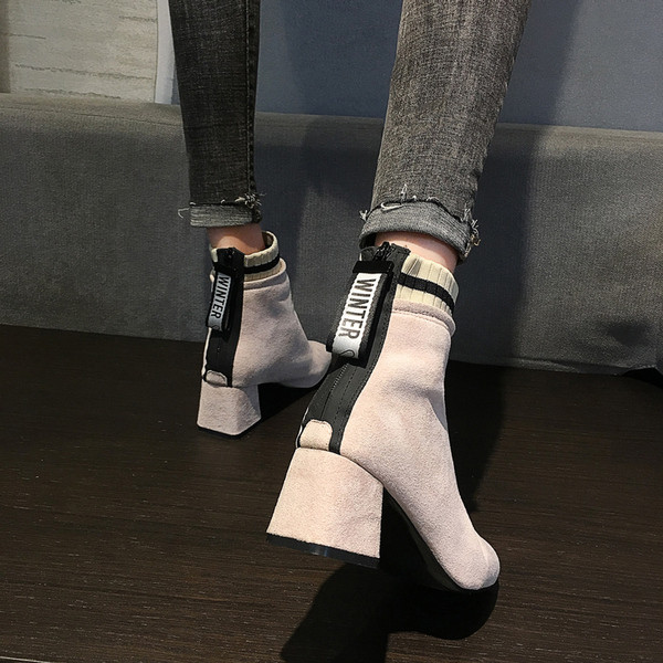 Cizme moderne de dama cu toc gros potrivite pentru iarna in negru si bej