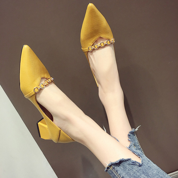 Γυναικείεα μοντέρνα υποδήματα μυτερό μοντέλο με χοντρό τακούνι σε διάφορα χρώματα