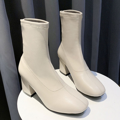 Stílusos női csizma hegyes modell vastag sarokkal, öko velúrból, fekete színben