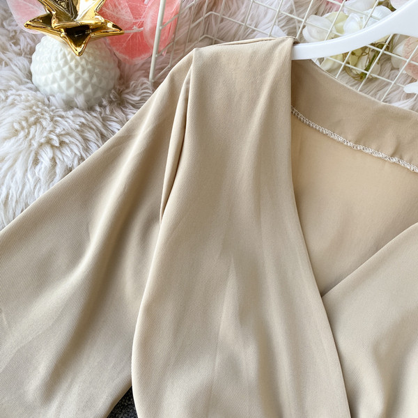 Rochie elegantă de damă cu cravate și decolteu spitz în bej