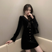 Rochie de dama din catifea cu panglica si nasturi in negru