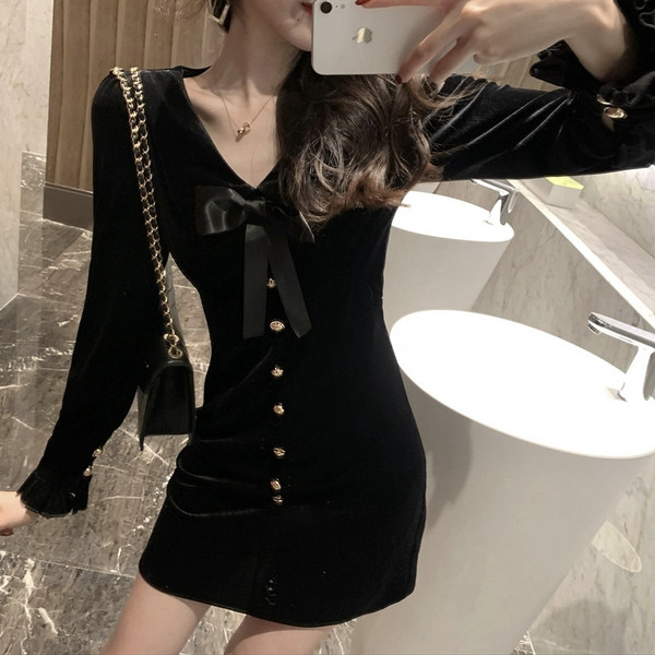 Rochie de dama din catifea cu panglica si nasturi in negru