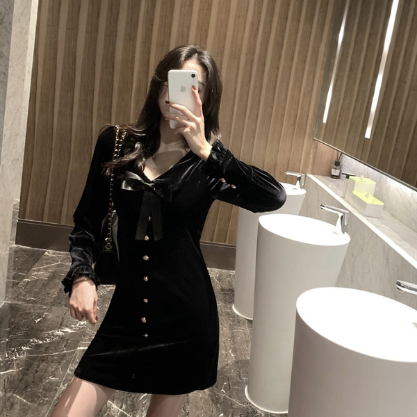 Rochie de dama din catifea cu panglica si nasturi in negru