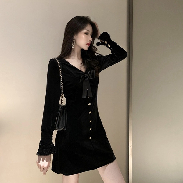 Rochie de dama din catifea cu panglica si nasturi in negru