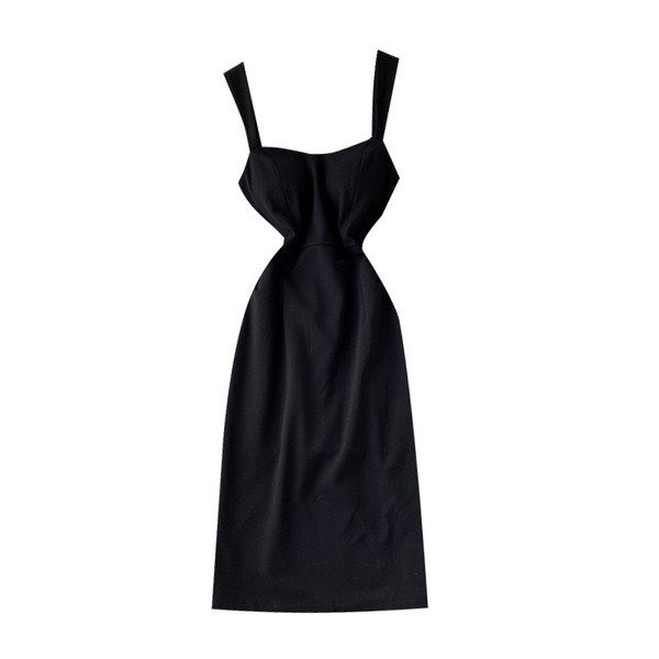 Modern női rövid ruha vékony pántokkal fekete színben -Vékony modell