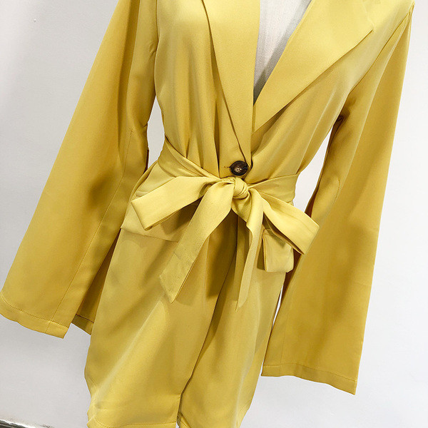 Jachetă modernă de primăvară-toamnă cu decolteu adânc și curea de culoare galbenă