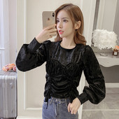 Modern női bársony blúz fekete-fehér színben, kerek nyakkivágással