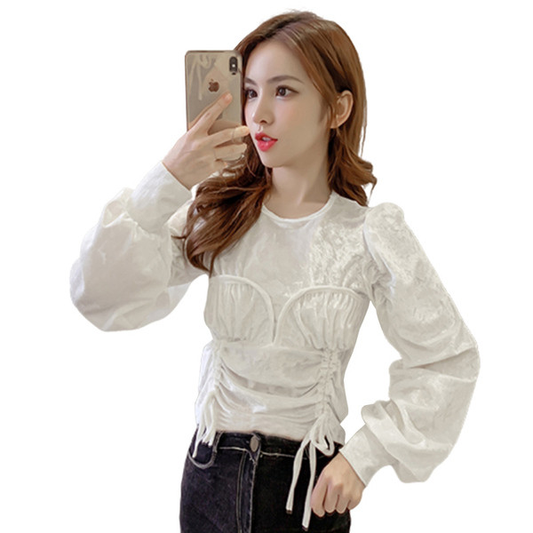 Modern női bársony blúz fekete-fehér színben, kerek nyakkivágással