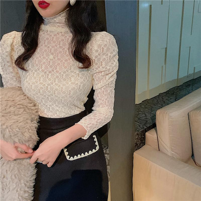 Γυναικεία μπλούζα από δαντέλα με  μακρύ μανίκι σε λευκό και μαύρο χρώμα