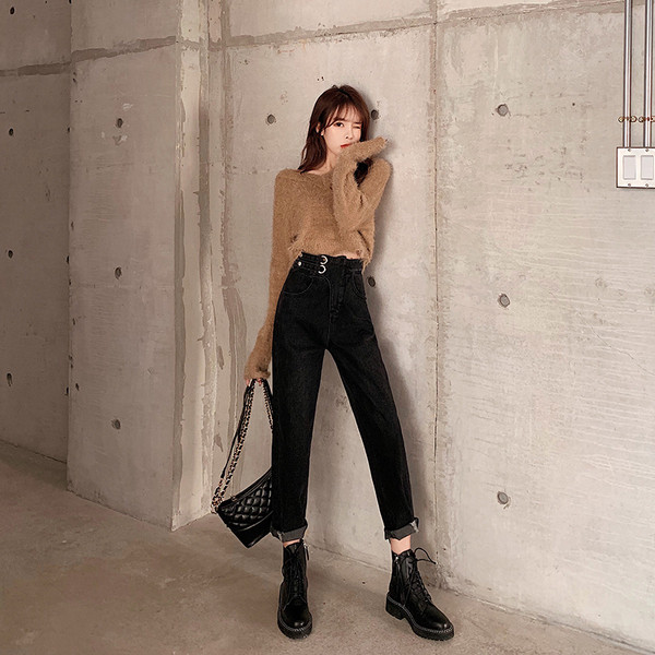 Női farmer magas derékkal és zsebekkel kék és fekete színben - széles modell