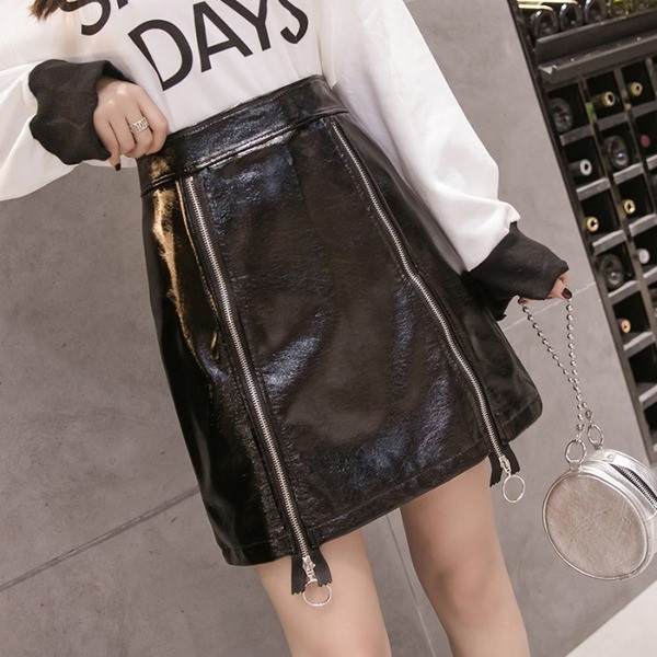 Női bőrszoknya magas derékkal, fekete cipzárral