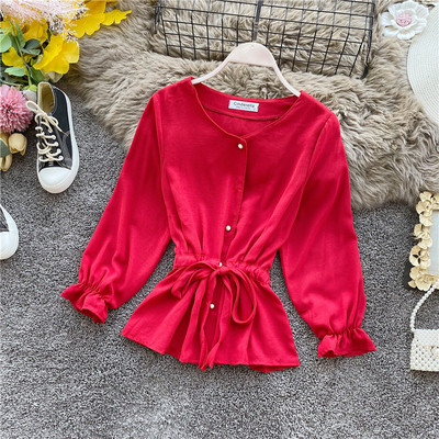 Stílusos női ing derékkötővel és sárga, piros, fehér, fekete és rózsaszín gombokkal