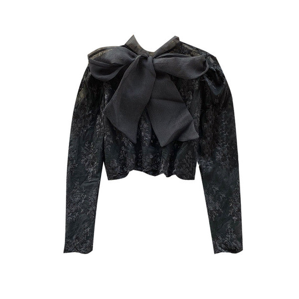 Stílusos női ing szalaggal és fekete-fehér hímzéssel