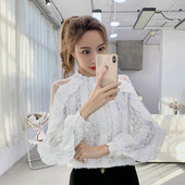 Γυναικεία μπλούζα από δαντέλα σε λευκό και μπεζ χρώμα με φαρδιά μανίκια