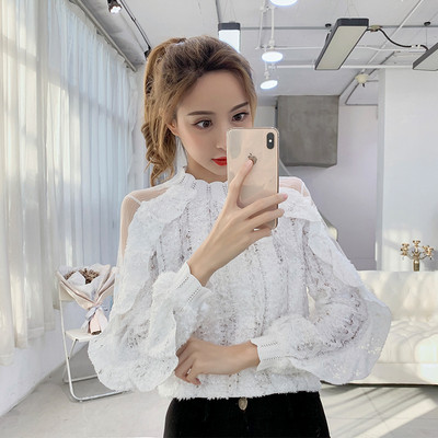 Γυναικεία μπλούζα από δαντέλα σε λευκό και μπεζ χρώμα με φαρδιά μανίκια