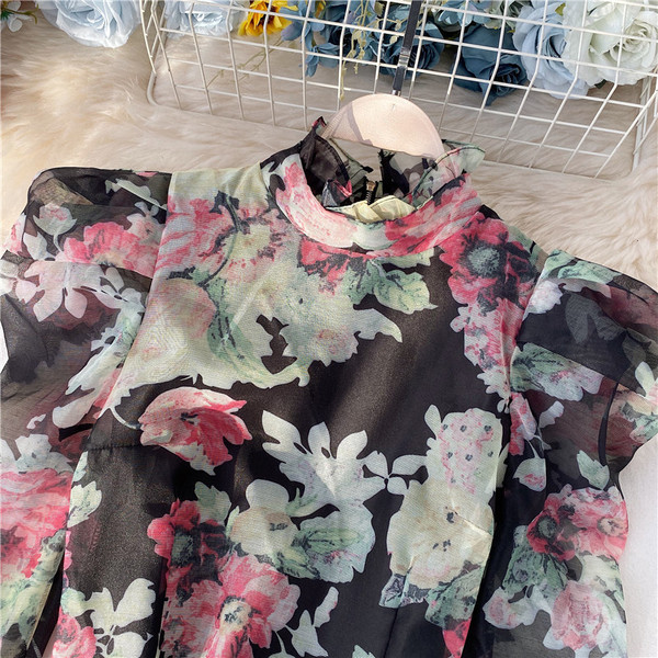 Μοντέρνο γυναικείο πουκάμισο σιφόν με μακρύ μανίκι με μαύρο χρώμα και floral πριντ