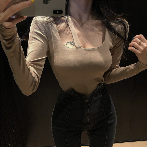 Bluză de damă cu decolteu pătrat și mâneci lungi în negru, alb și bej