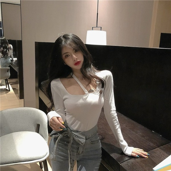 Bluză de damă cu decolteu pătrat și mâneci lungi în negru, alb și bej